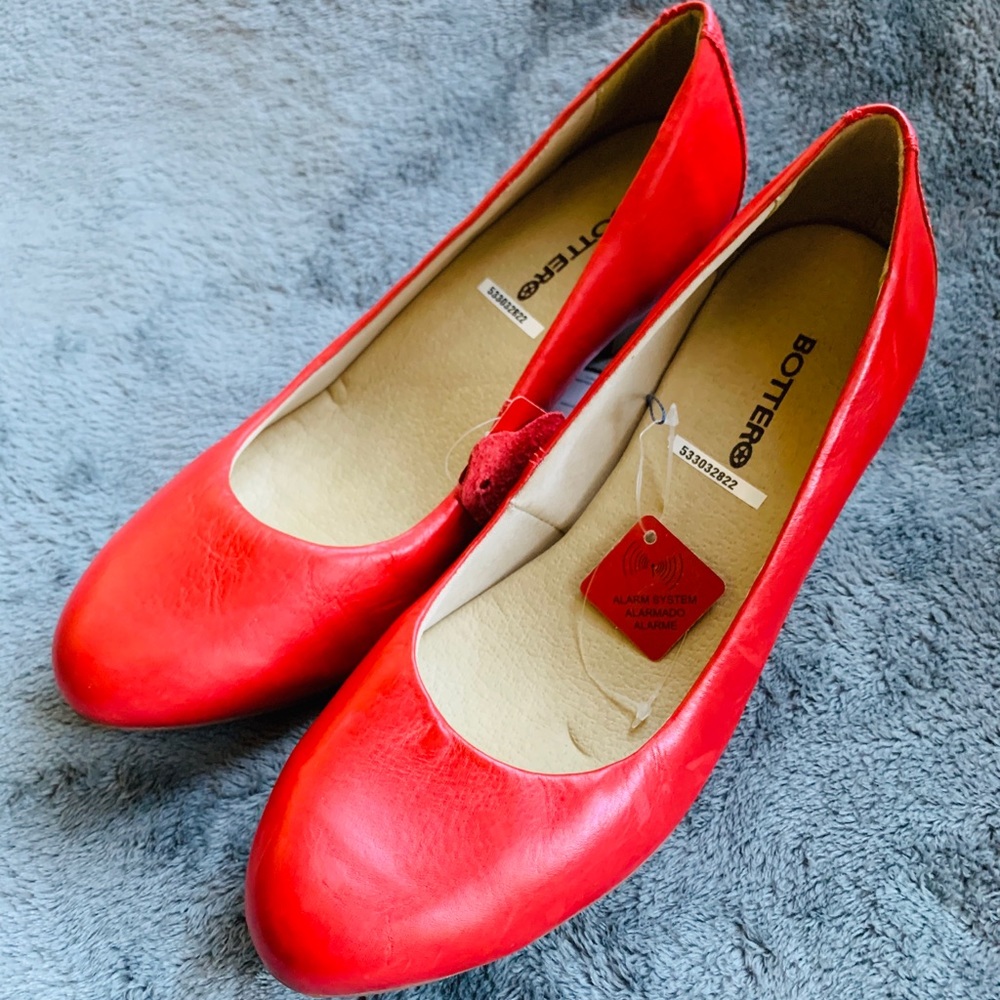 Leather red pump